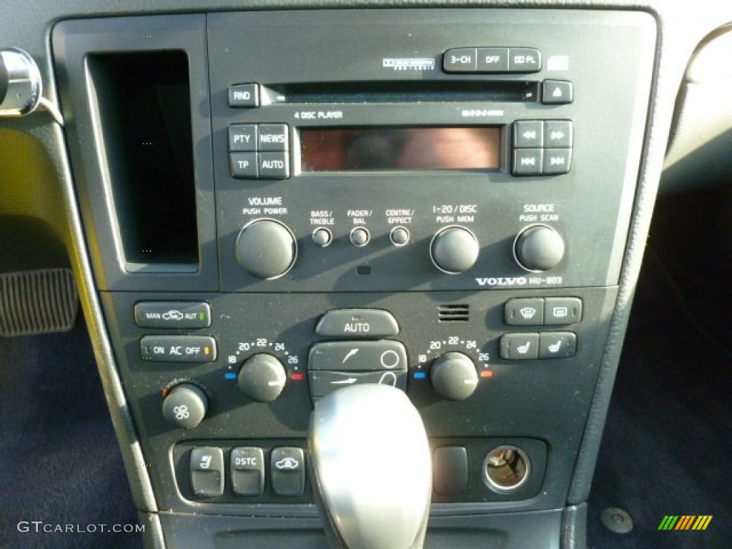 2004 Volvo S60 R AWD Controls Photo #62588541