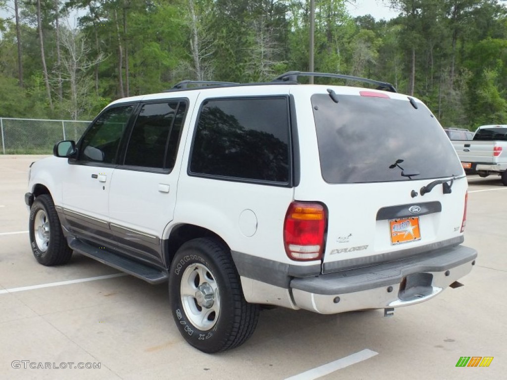 2001 Explorer XLT - Oxford White / Dark Graphite photo #7