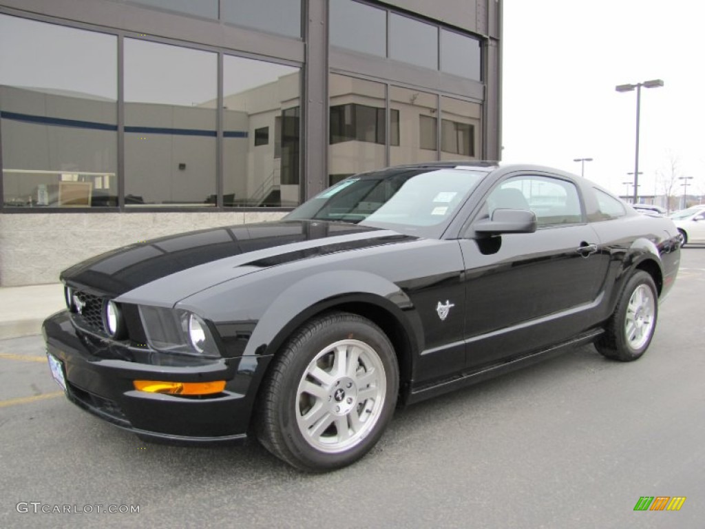 2009 Mustang GT Premium Coupe - Black / Dark Charcoal photo #3