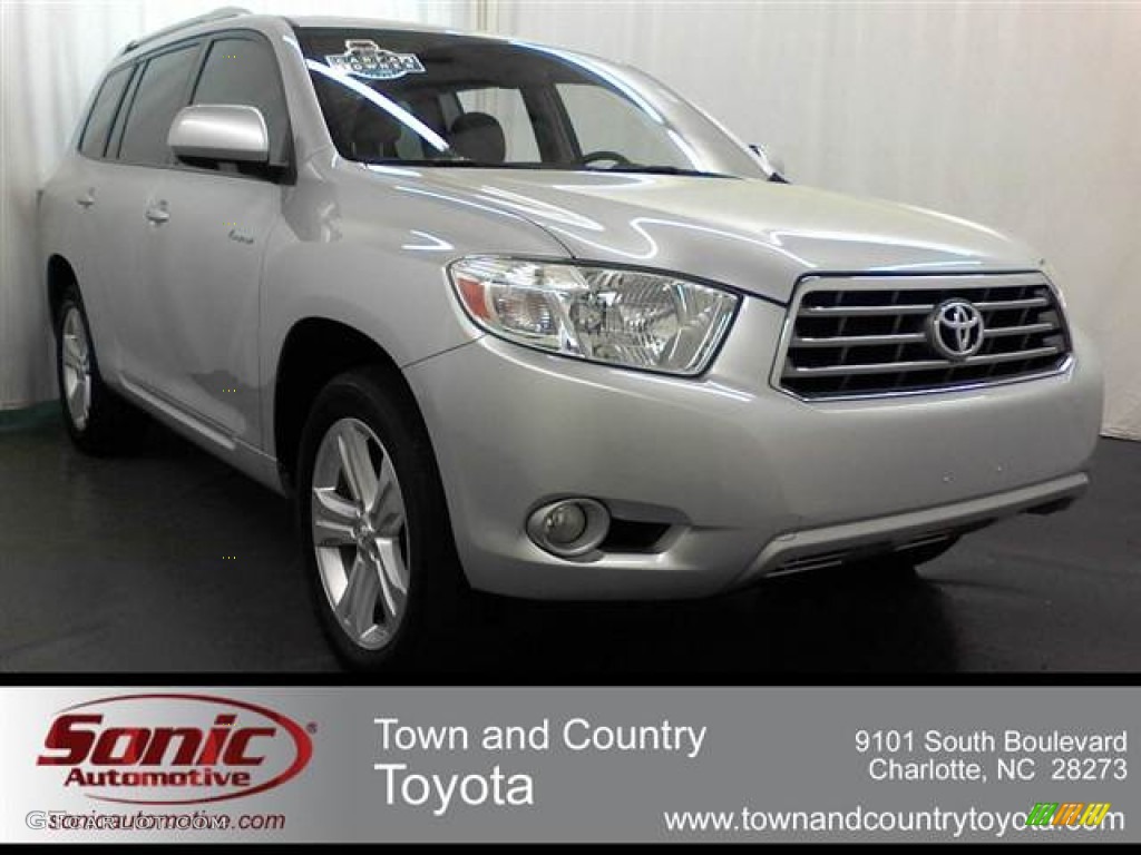 Classic Silver Metallic Toyota Highlander