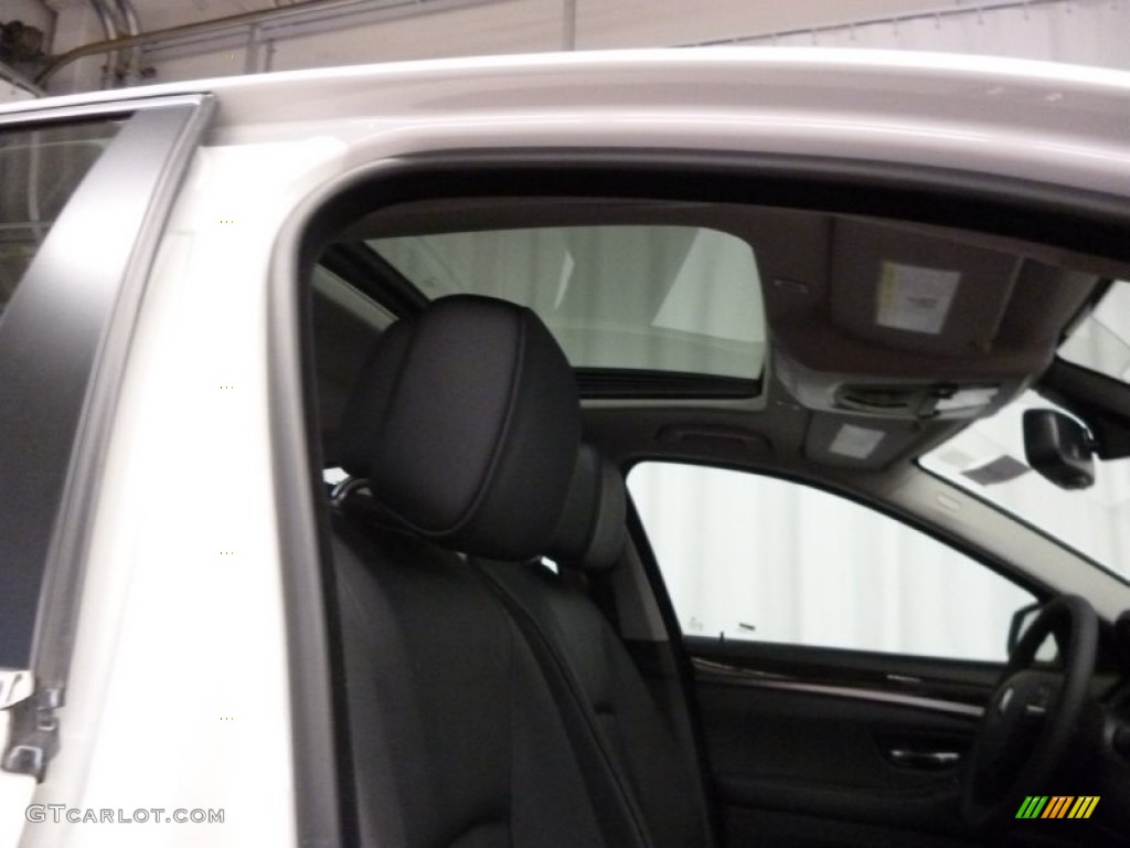 2012 5 Series 535i xDrive Sedan - Alpine White / Black photo #12