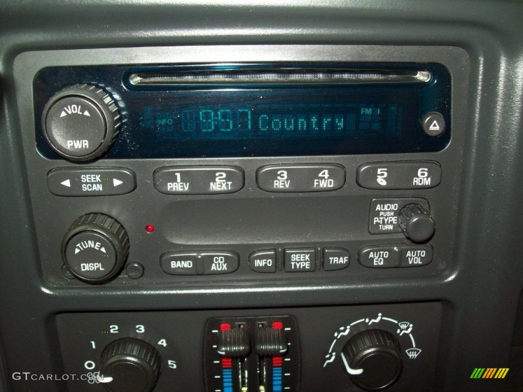 2004 Silverado 1500 LS Regular Cab 4x4 - Sport Red Metallic / Dark Charcoal photo #19