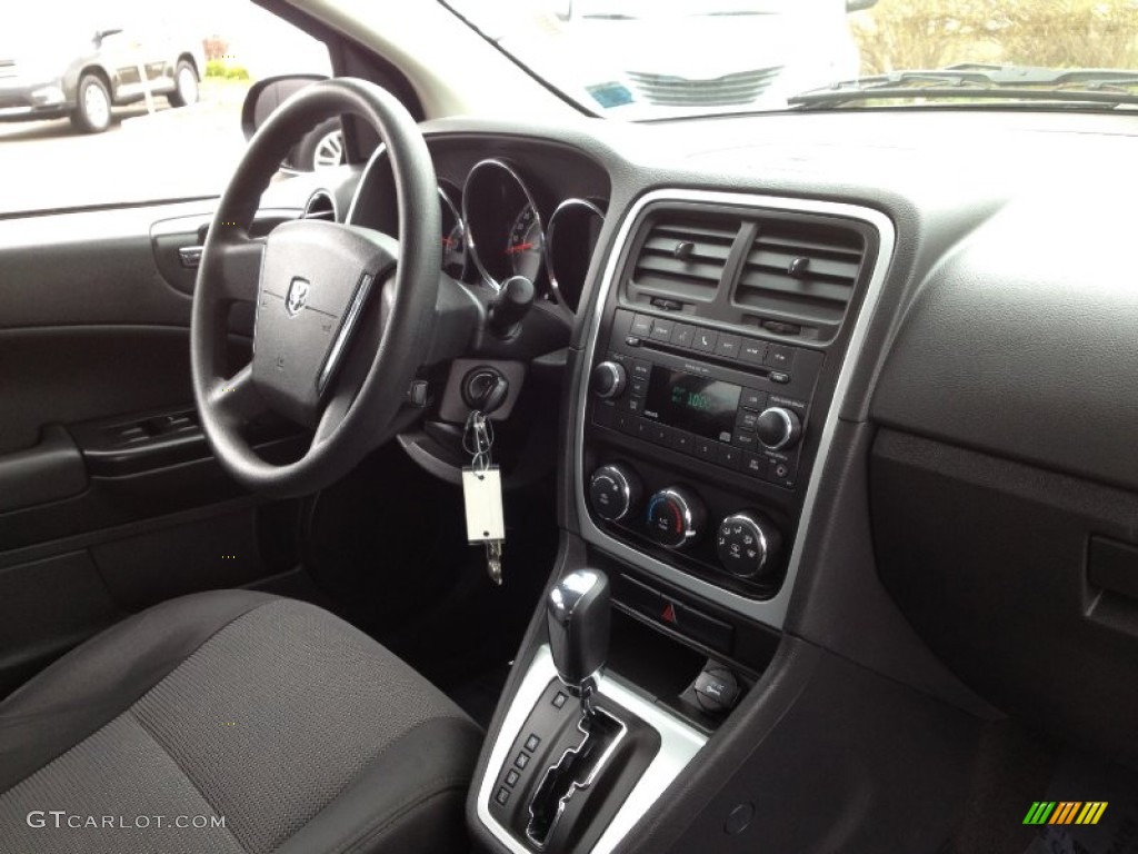 2010 Caliber SXT - Brilliant Black Crystal Pearl / Dark Slate Gray photo #15