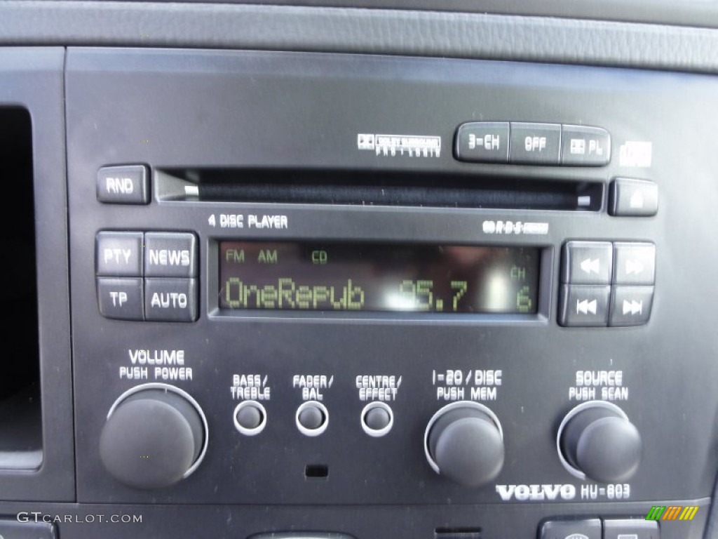2004 Volvo S60 R AWD Audio System Photos