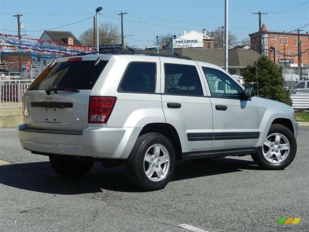 2005 Grand Cherokee Laredo 4x4 - Bright Silver Metallic / Medium Slate Gray photo #3