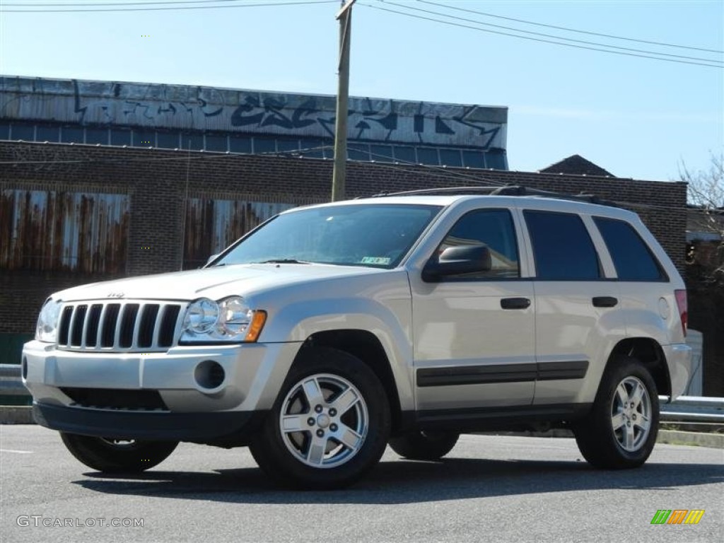 2005 Grand Cherokee Laredo 4x4 - Bright Silver Metallic / Medium Slate Gray photo #17