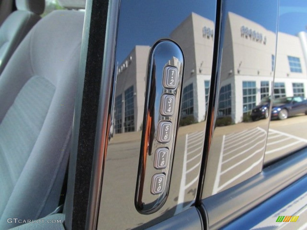 2004 Explorer XLT 4x4 - Dark Blue Pearl Metallic / Graphite photo #5