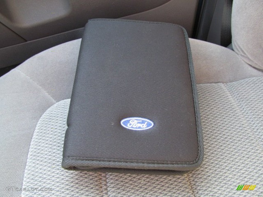2004 Explorer XLT 4x4 - Dark Blue Pearl Metallic / Graphite photo #23