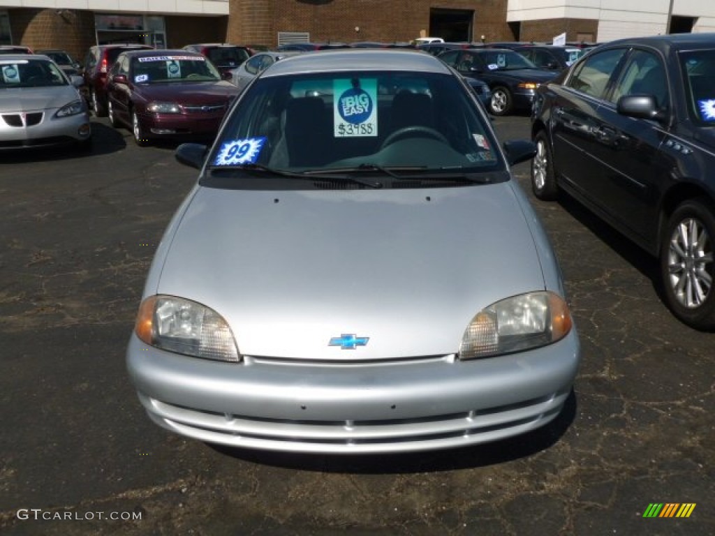1999 Metro LSi Sedan - Silver Metallic / Gray photo #2