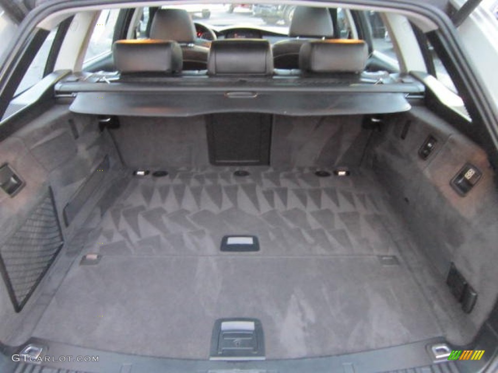 2006 BMW 5 Series 530xi Wagon Trunk Photo #62655861