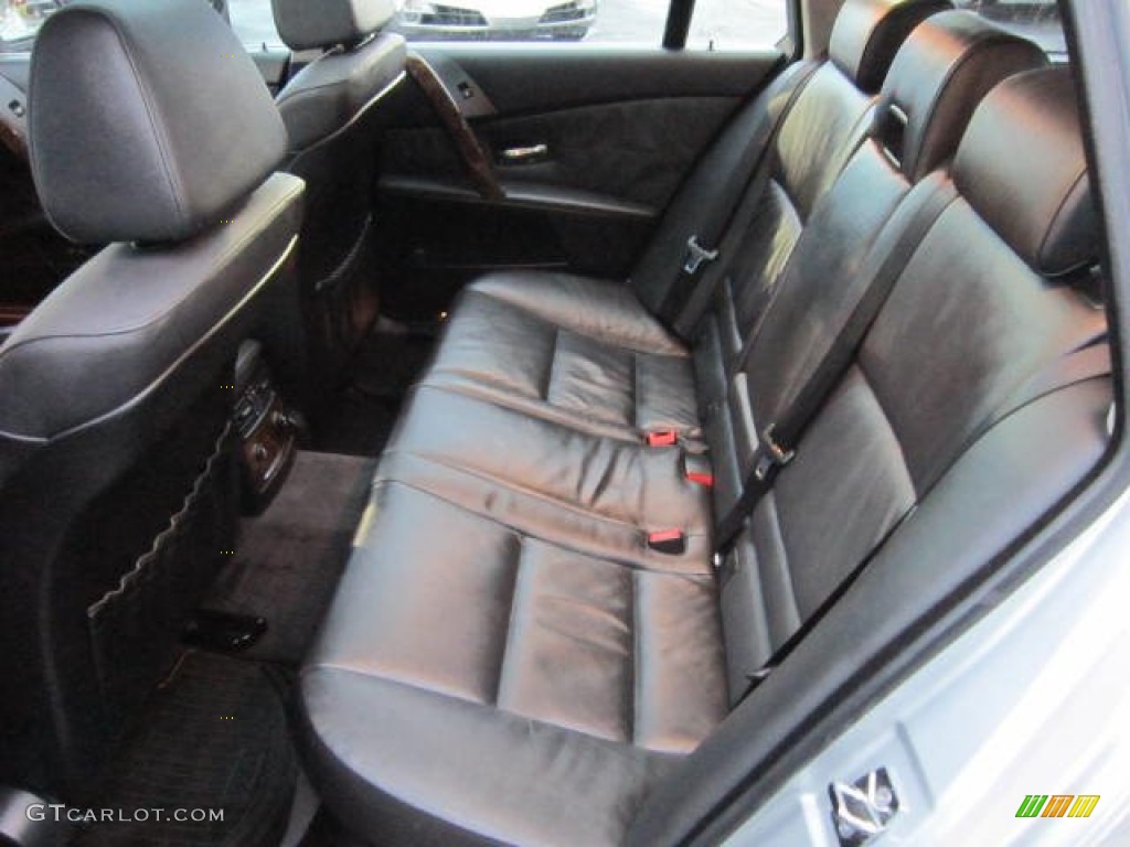 2006 BMW 5 Series 530xi Wagon Rear Seat Photo #62655874