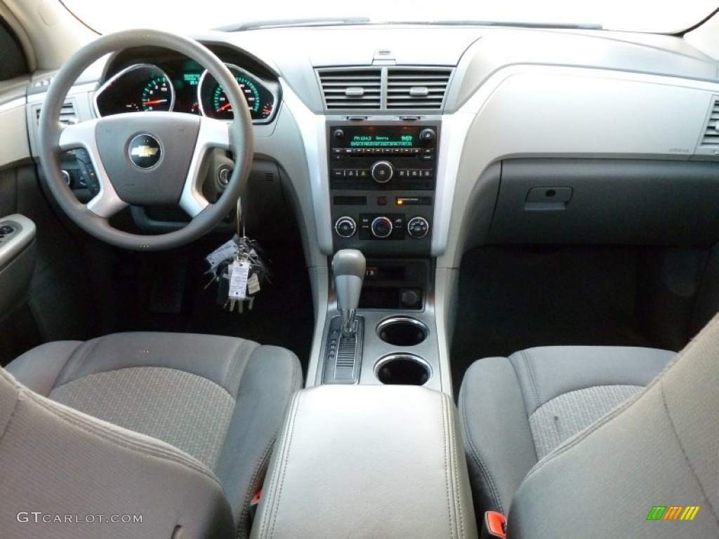 2009 Traverse LS AWD - Silver Ice Metallic / Dark Gray/Light Gray photo #15