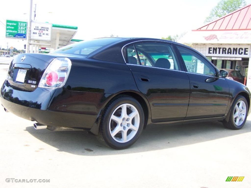 2002 Altima 3.5 SE - Super Black / Charcoal Black photo #11