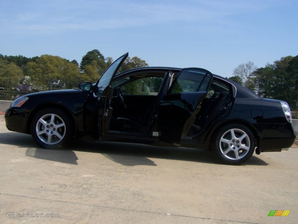 2002 Altima 3.5 SE - Super Black / Charcoal Black photo #16