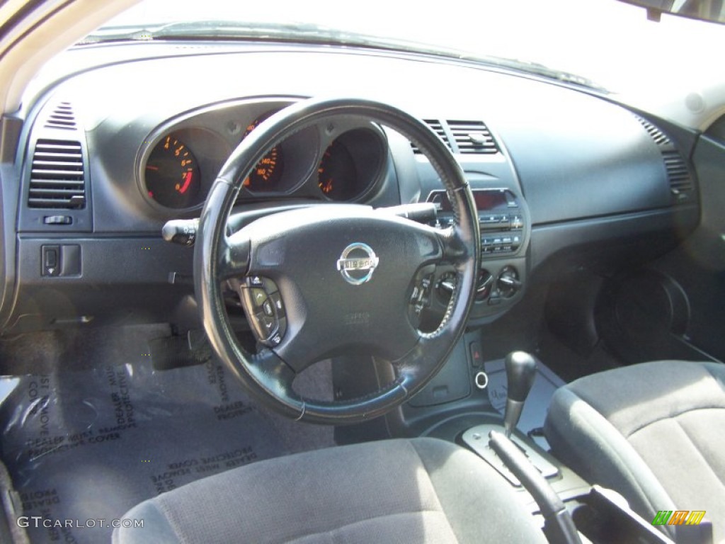 2002 Altima 3.5 SE - Super Black / Charcoal Black photo #19