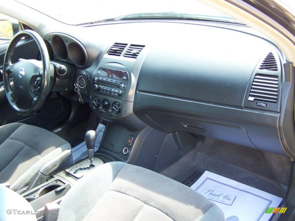 2002 Altima 3.5 SE - Super Black / Charcoal Black photo #24