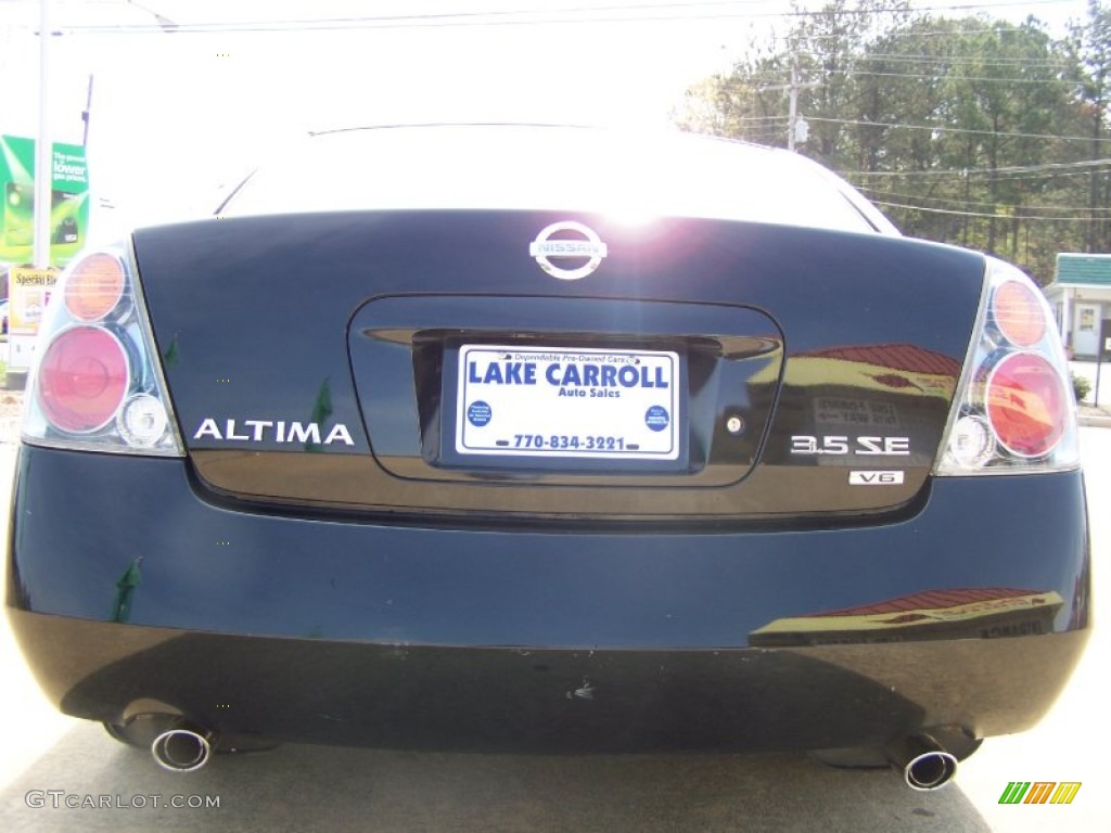 2002 Altima 3.5 SE - Super Black / Charcoal Black photo #34