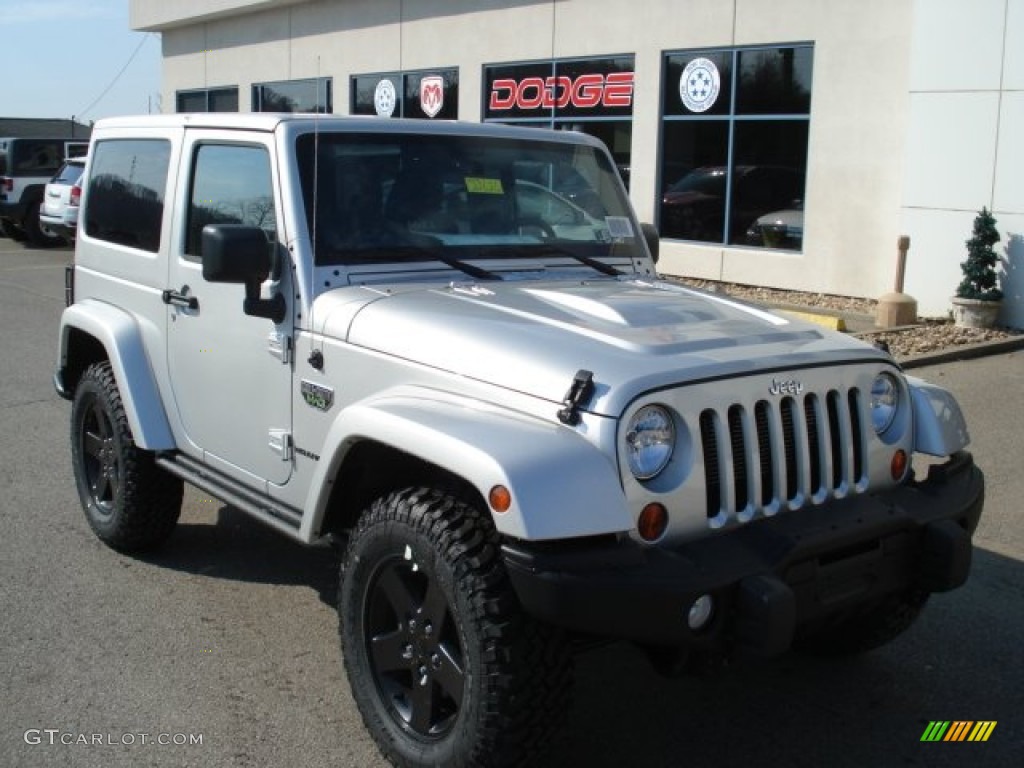2012 Wrangler Call of Duty: MW3 Edition 4x4 - Bright Silver Metallic / Call of Duty: Black Sedosa/Silver French-Accent photo #2