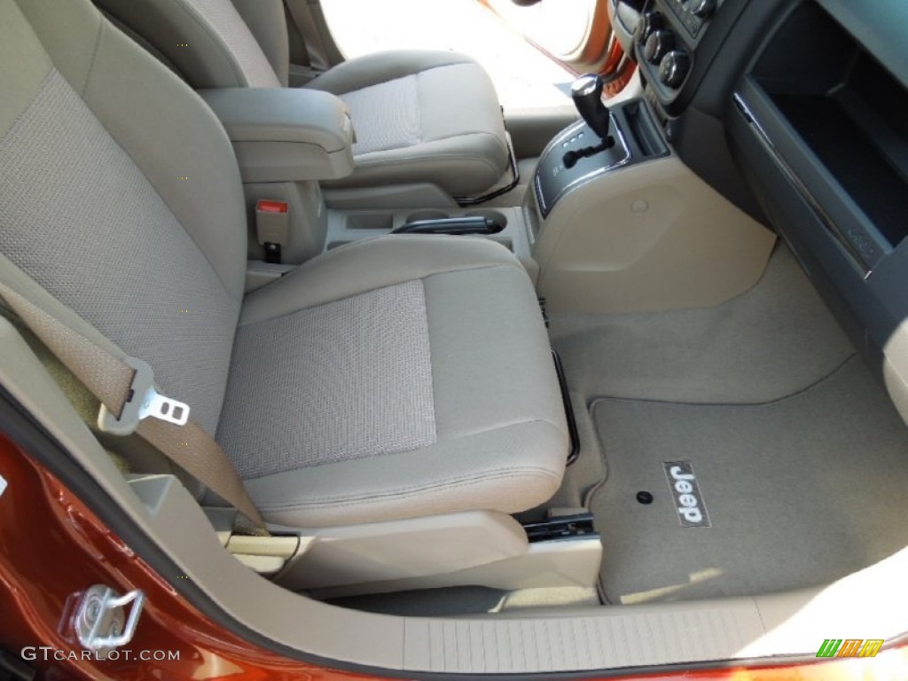 Dark Slate Gray/Light Pebble Beige Interior 2012 Jeep Patriot Sport Photo #62660358