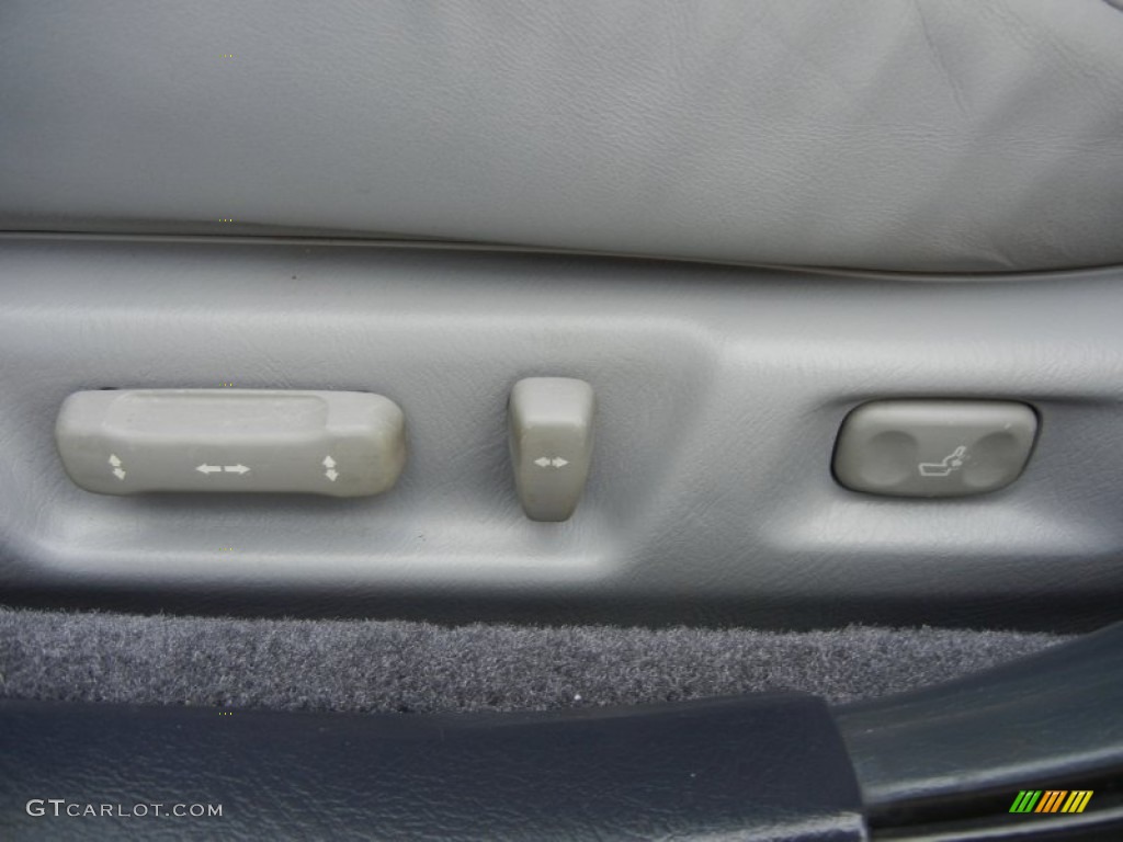 2004 Acura RL 3.5 Controls Photo #62660409
