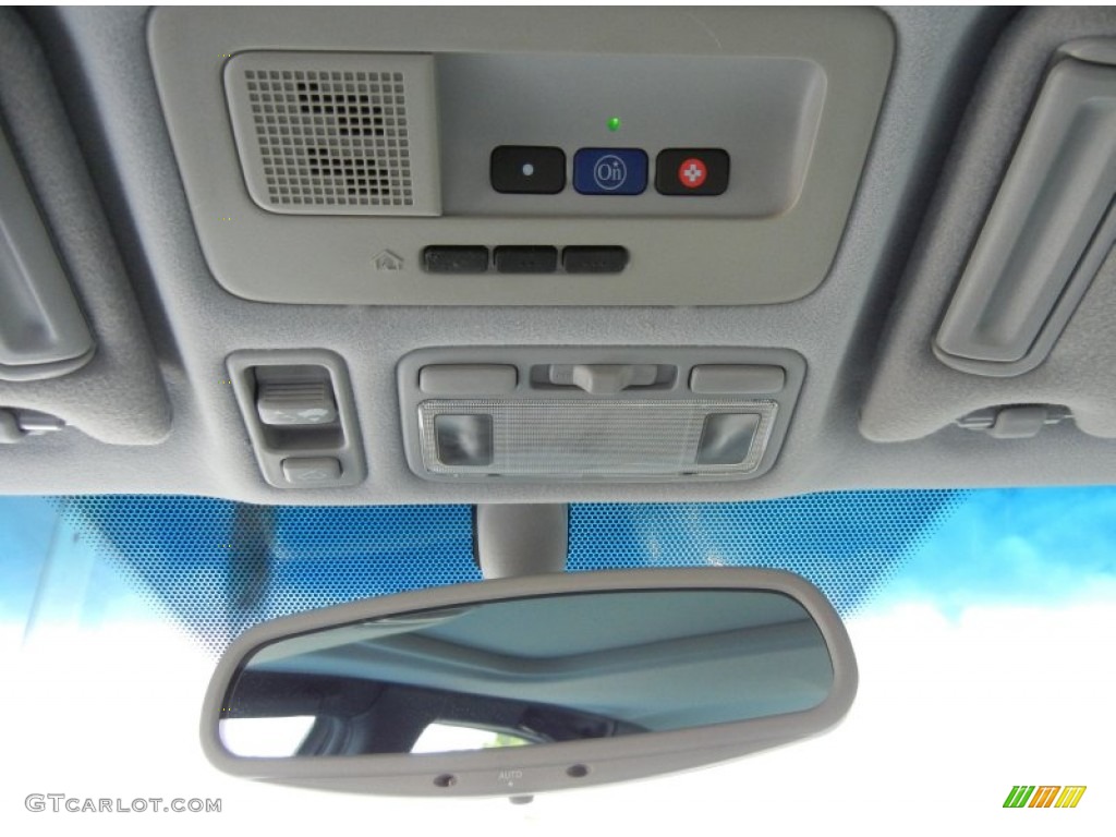 2004 Acura RL 3.5 Controls Photo #62660484