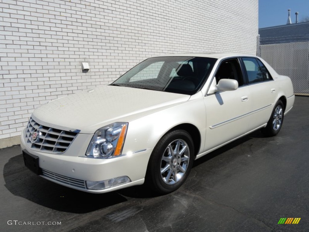 White Diamond Tricoat Cadillac DTS