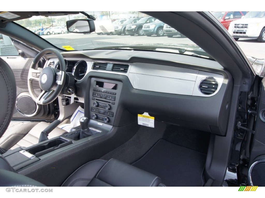 2013 Ford Mustang V6 Premium Coupe Charcoal Black Dashboard Photo #62664801