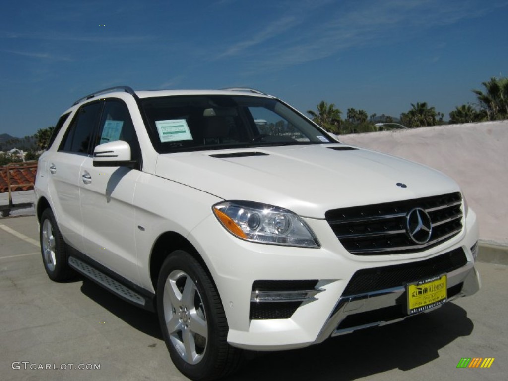 2012 ML 550 4Matic - Diamond White Metallic / Almond Beige photo #1