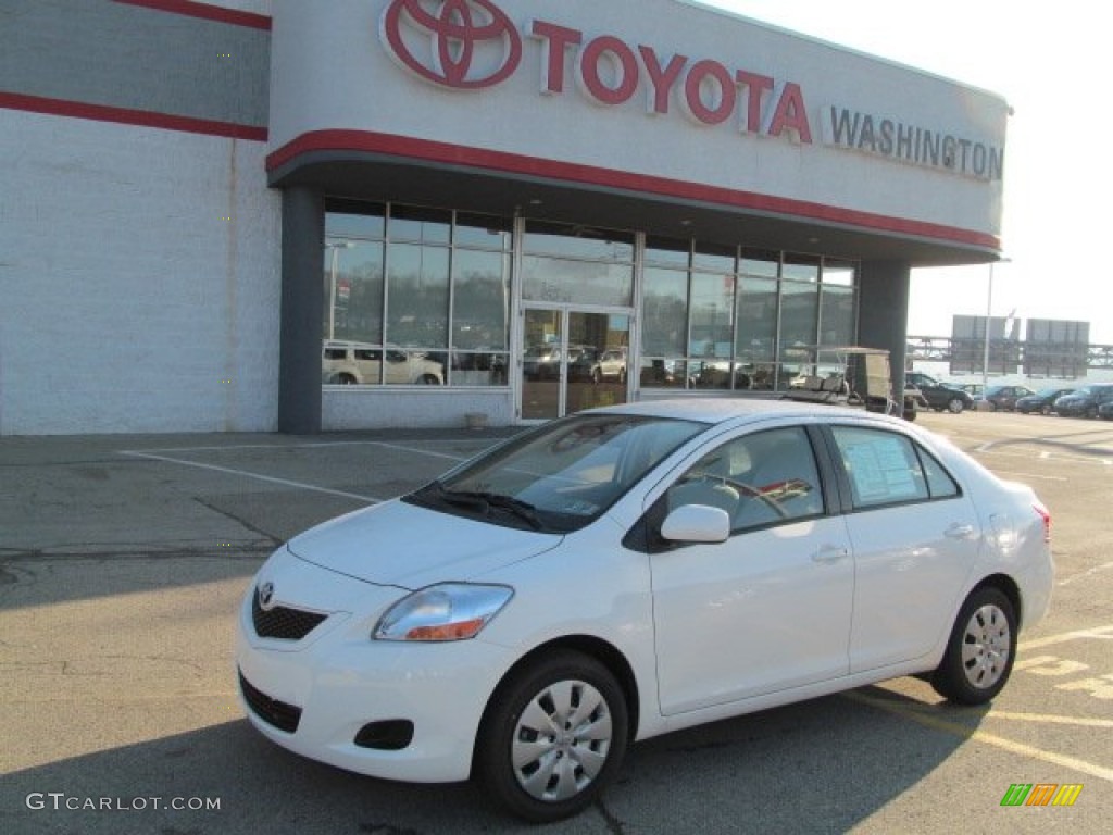 2009 Yaris Sedan - Polar White / Bisque photo #1