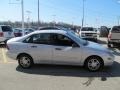 2004 CD Silver Metallic Ford Focus SE Sedan  photo #7