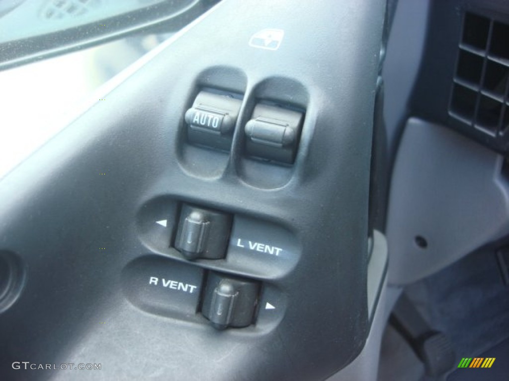 2000 Voyager  - Patriot Blue Pearl / Mist Gray photo #13