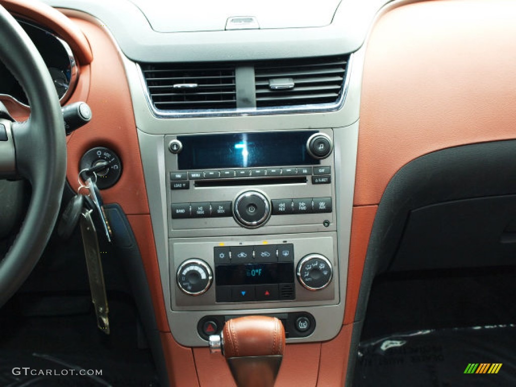 2009 Chevrolet Malibu LTZ Sedan Controls Photo #62683496