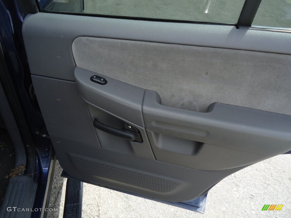 2005 Explorer XLT 4x4 - Dark Blue Pearl Metallic / Graphite photo #20