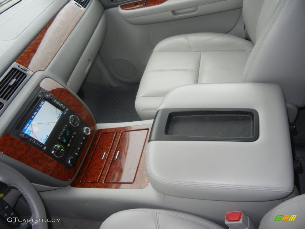 2008 Suburban 1500 LTZ - Black / Light Titanium/Dark Titanium photo #27