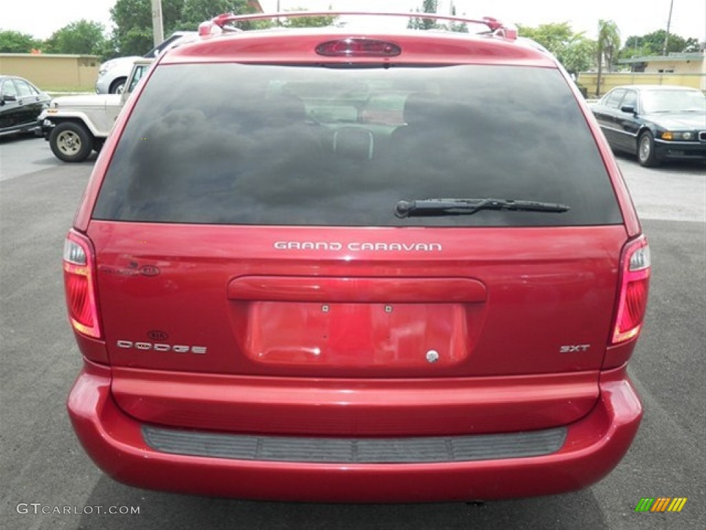 2004 Grand Caravan SXT - Inferno Red Tinted Pearl / Medium Slate Gray photo #9
