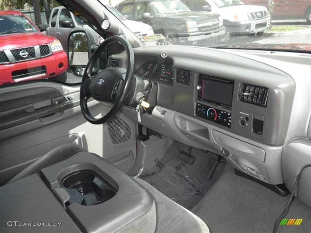 Medium Flint Grey Interior 2003 Ford F250 Super Duty XLT SuperCab Photo #62700299