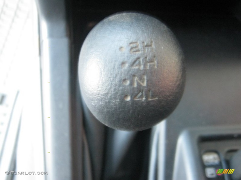 2004 Frontier XE V6 King Cab 4x4 - Granite Metallic / Gray photo #11
