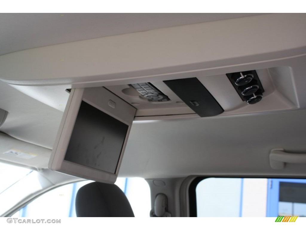 2009 Town & Country LX - Stone White / Medium Slate Gray/Light Shale photo #11