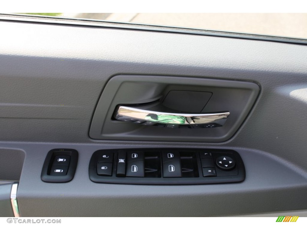 2009 Town & Country LX - Stone White / Medium Slate Gray/Light Shale photo #13