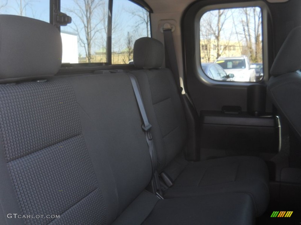 2010 Titan SE King Cab 4x4 - Radiant Silver / Charcoal photo #8