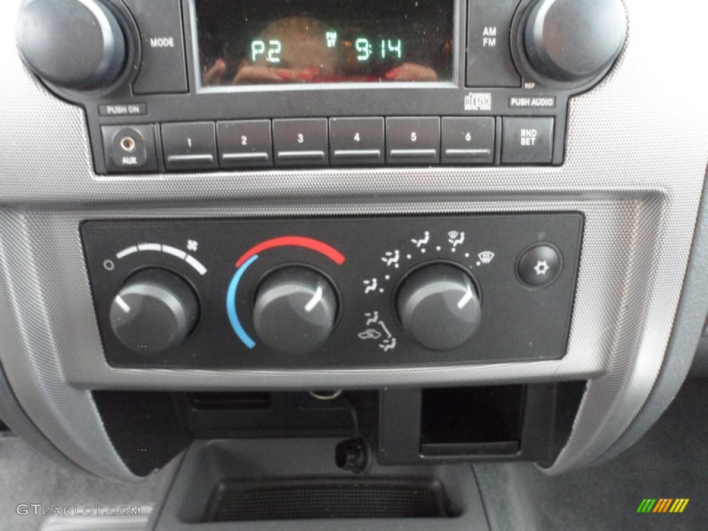 2006 Dodge Dakota SLT Sport Quad Cab Controls Photo #62710076
