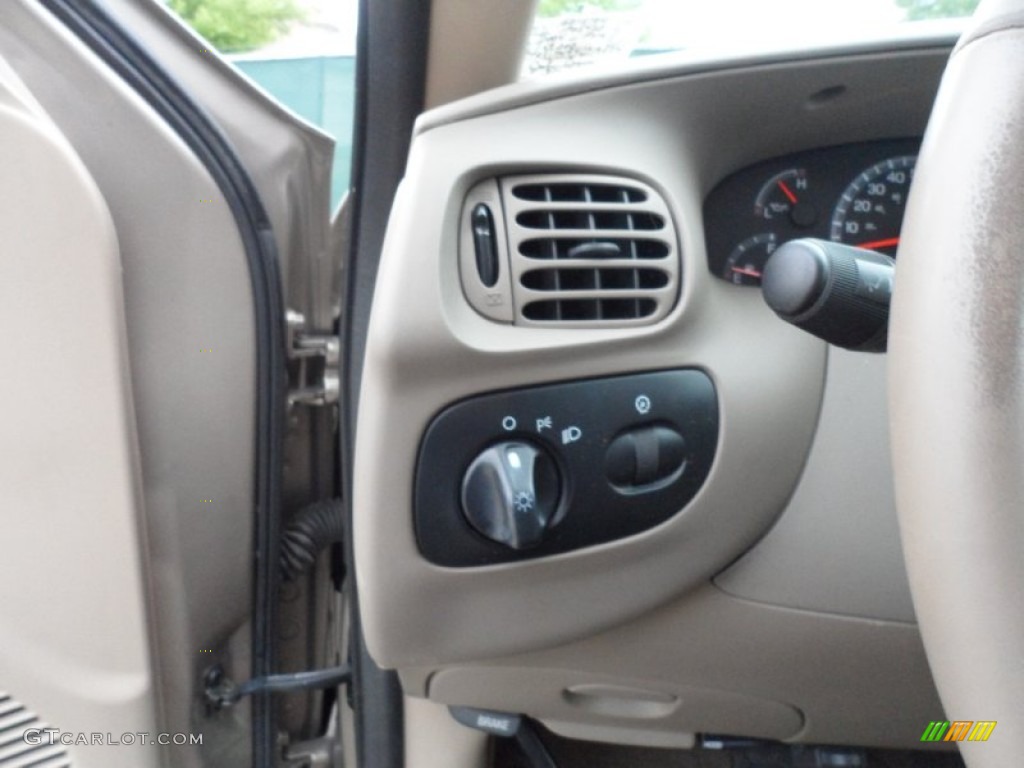 2004 F150 XLT Heritage SuperCab - Arizona Beige Metallic / Heritage Medium Parchment photo #47