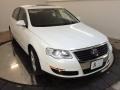Candy White - Passat Komfort Sedan Photo No. 2