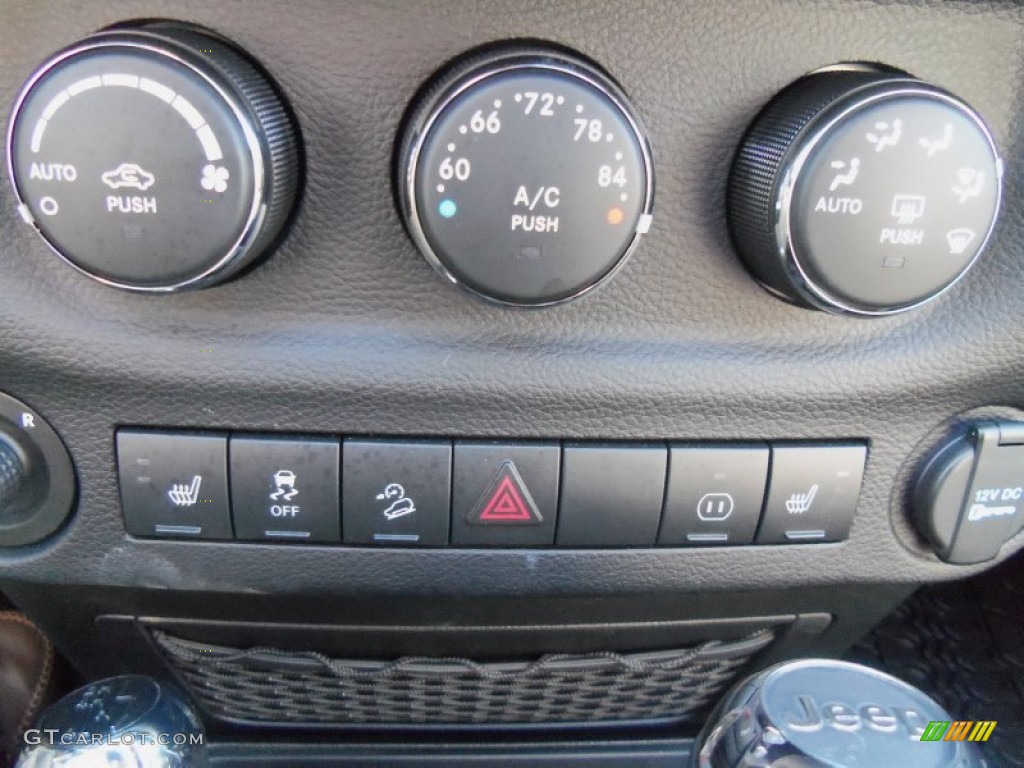 2011 Jeep Wrangler Unlimited Rubicon 4x4 Controls Photo #62716554