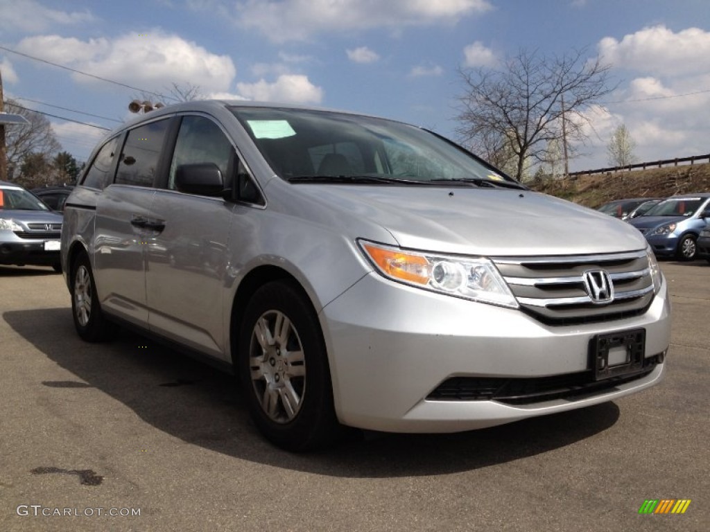 2011 Odyssey LX - Alabaster Silver Metallic / Gray photo #7