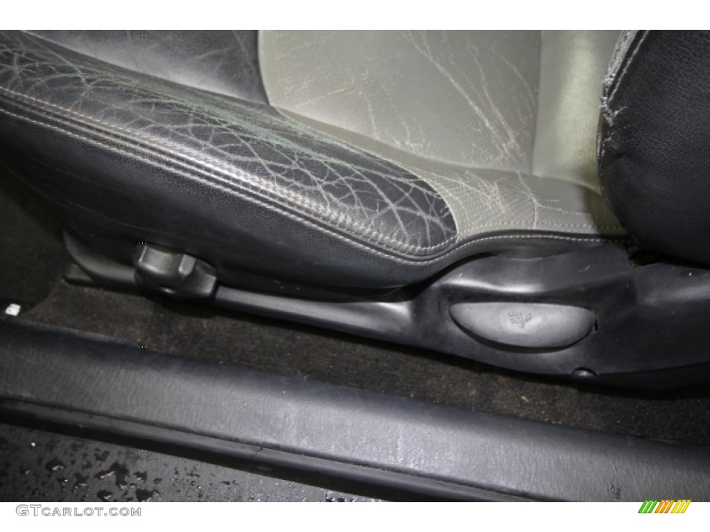 2001 Tiburon  - Super Silver / Black/Gray photo #16