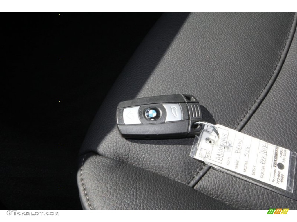 2010 BMW 3 Series 328i Sedan Keys Photos