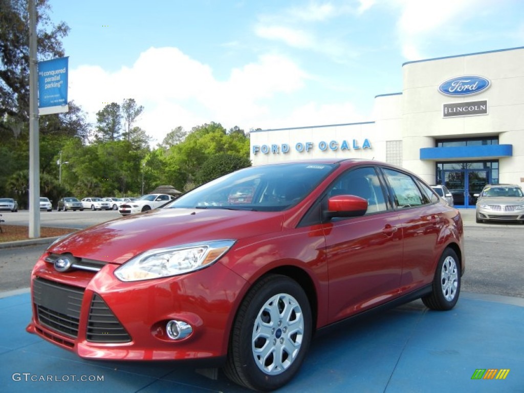 2012 Focus SE Sedan - Red Candy Metallic / Charcoal Black photo #1