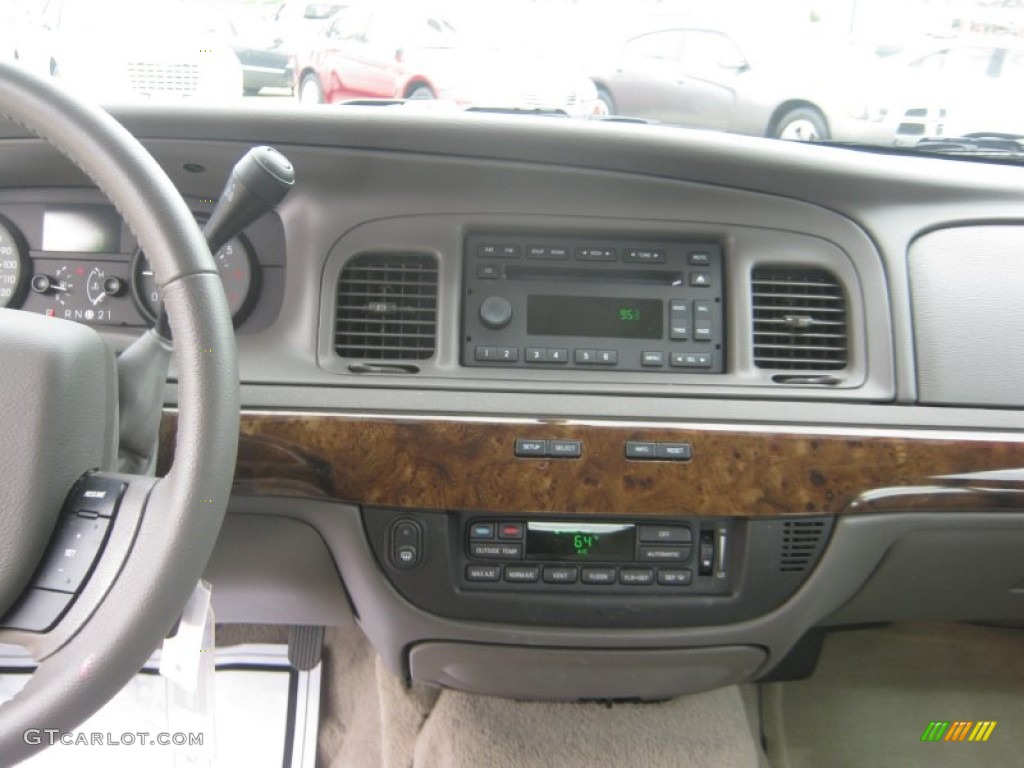 2010 Mercury Grand Marquis LS Ultimate Edition Controls Photo #62734713