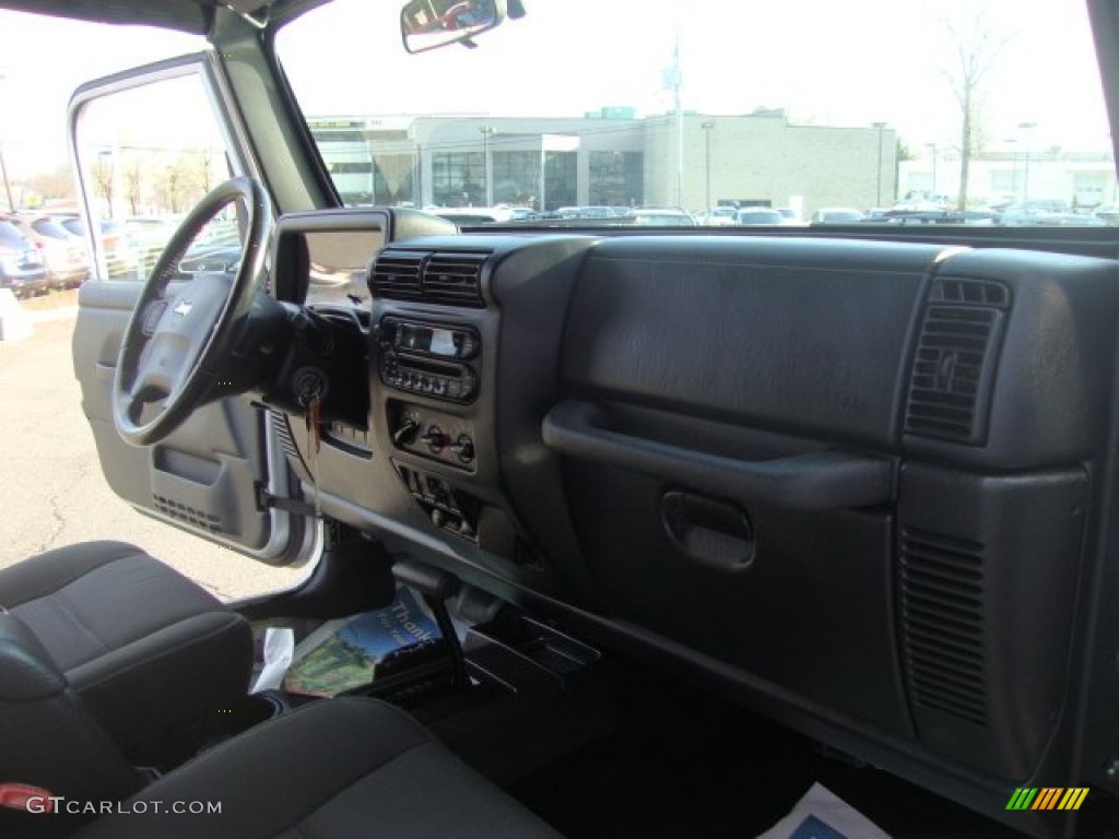 2006 Wrangler Unlimited 4x4 - Bright Silver Metallic / Dark Slate Gray photo #22